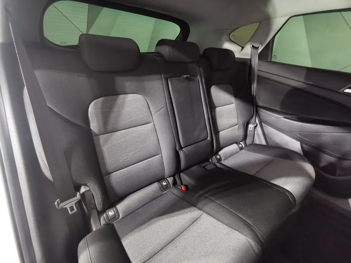 Hyundai Tucson 2.0 (150 л.с.) MPi-6AT-4WD Lifestyle Бежевый в АВИЛОН. Слайд №16