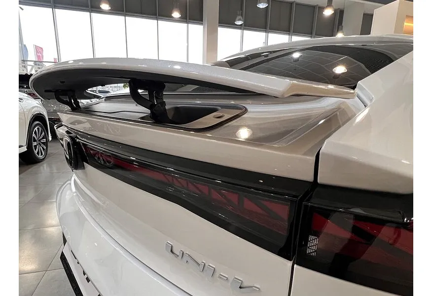 Changan UNI-V 1.5 AMT (181 л.с.) Tech Белый в АВИЛОН. Слайд №18