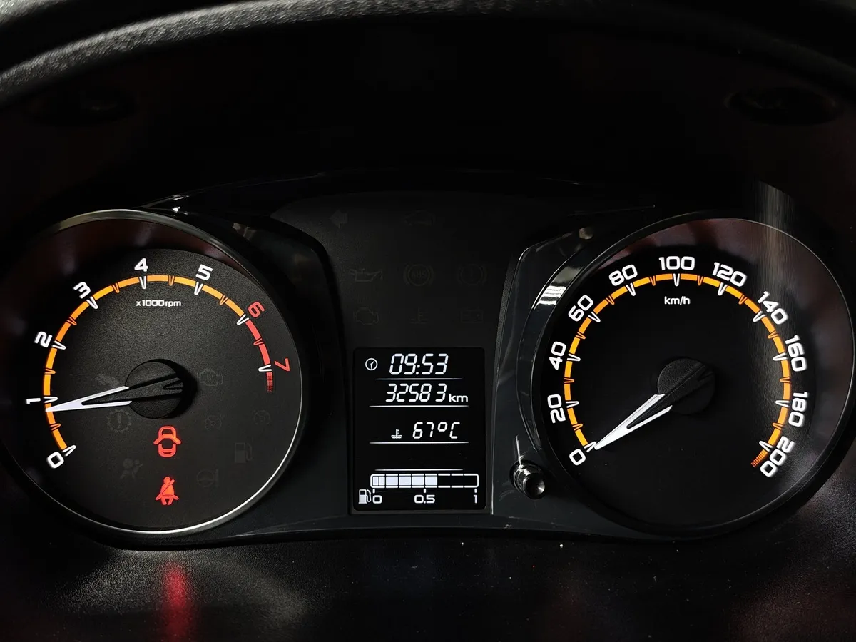 ВАЗ (Lada) Granta 1.6 MT 16кл (106 л.с.) Черный в АВИЛОН. Слайд №18