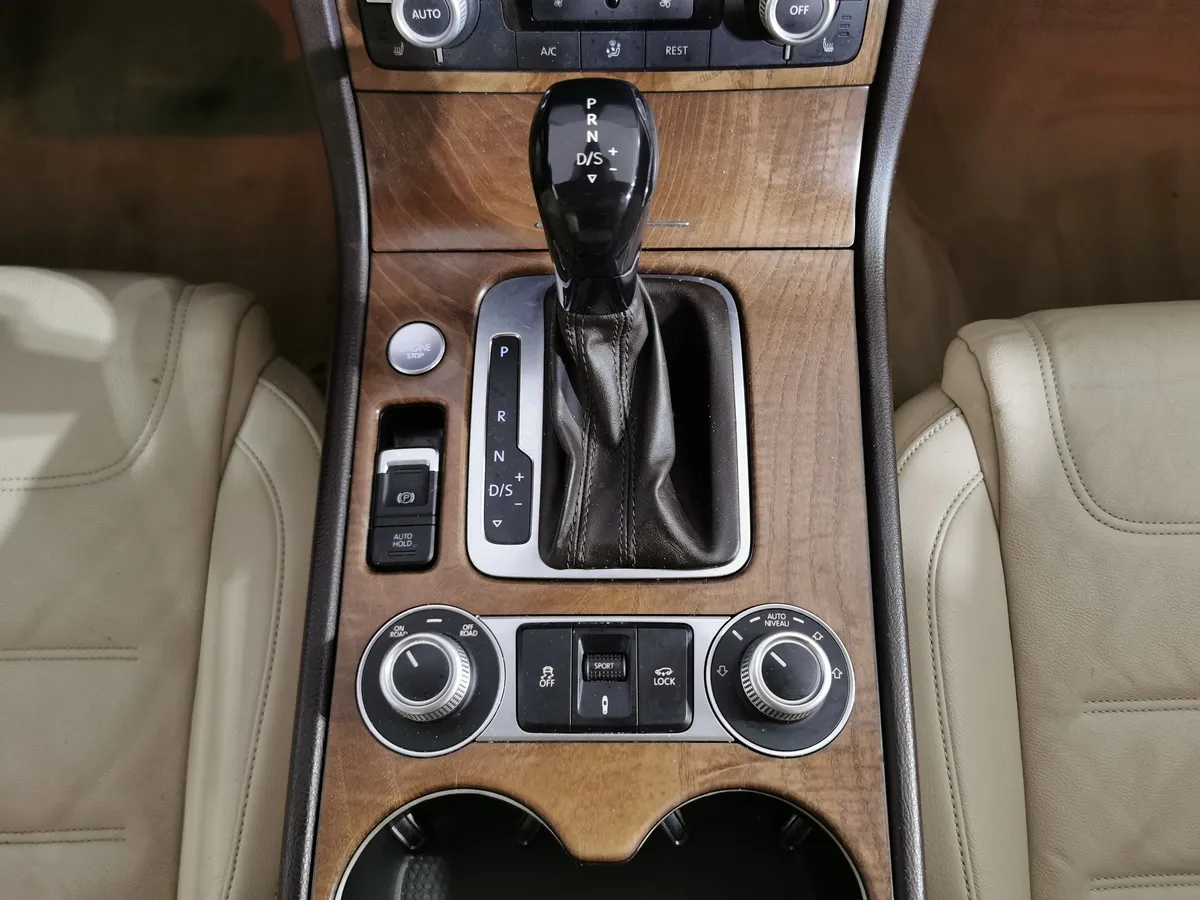 Volkswagen Touareg 3.6 FSI Tiptronic 4Motion (249 л.с.) V6 FSI Синий в АВИЛОН. Слайд №19