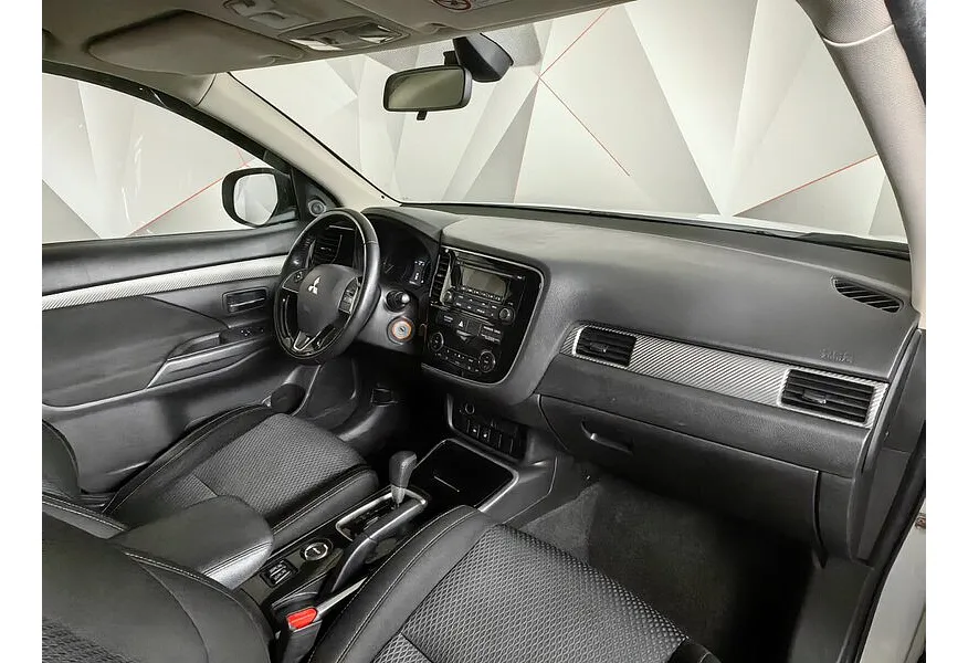 Mitsubishi Outlander 2.0 CVT 4WD (146 л.с.) Белый в АВИЛОН. Слайд №12