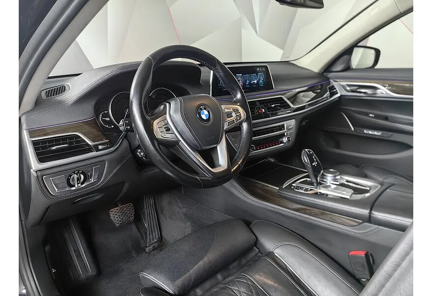 BMW 7 серия 740Ld xDrive AT (320 л.с.) Pure Excellence Черный в АВИЛОН. Слайд №7