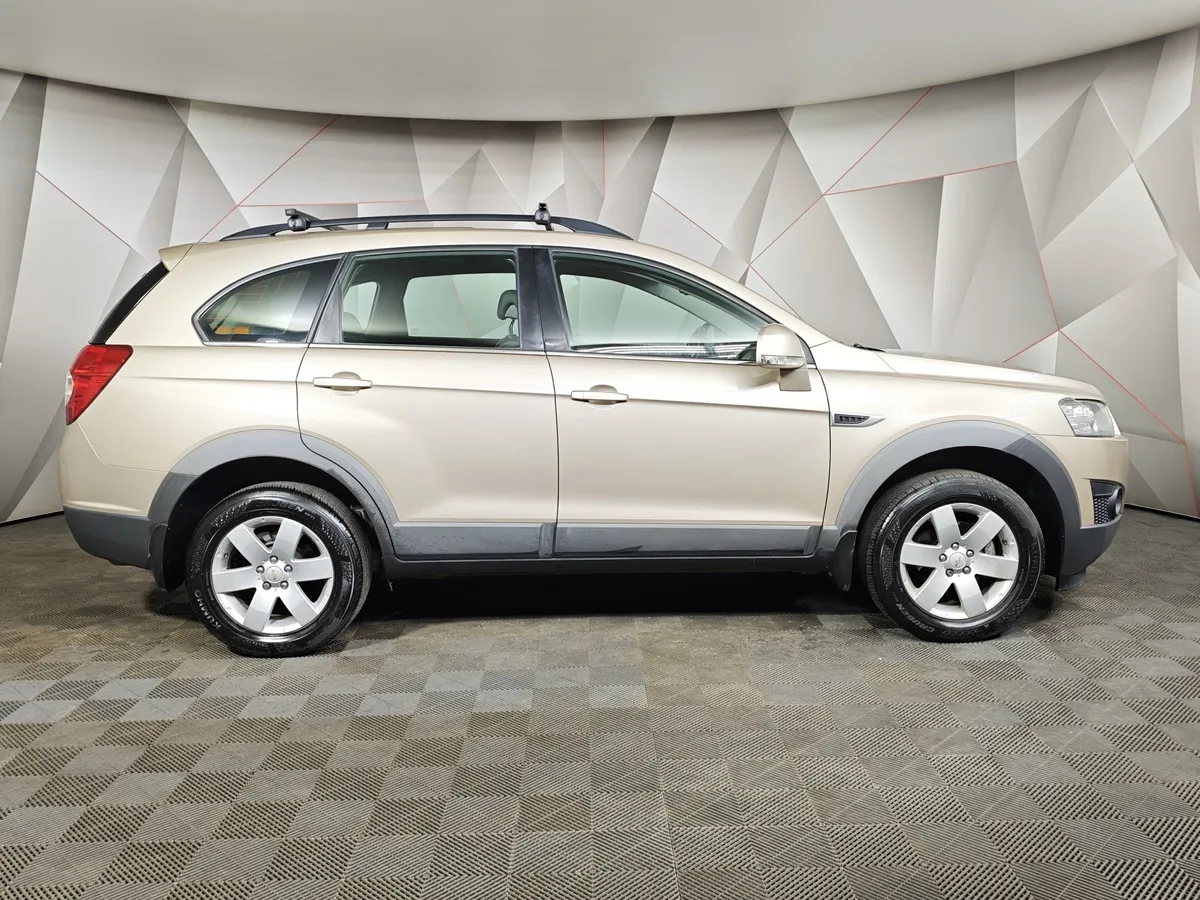 Chevrolet Captiva 2.4 AT (5 мест) (167 л.с.) LT Серебристый в АВИЛОН. Слайд №6