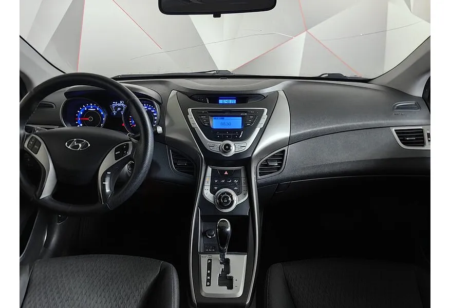 Hyundai Elantra 1.6 MT (132 л.с.) Comfort Белый в АВИЛОН. Слайд №15
