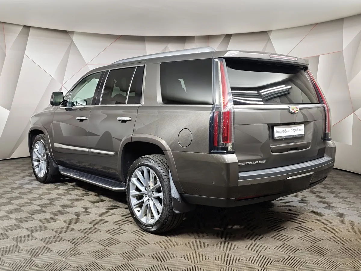 Cadillac Escalade 6.2 V8 АТ 4WD (426 л.с.) Коричневый в АВИЛОН. Слайд №4