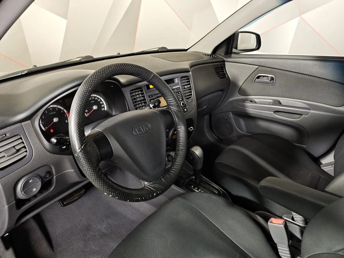 Kia Rio 1.4 AT (97 л.с.) Черный в АВИЛОН. Слайд №17