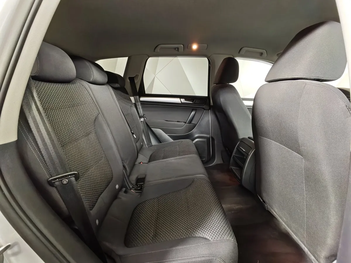 Volkswagen Touareg 3.6 FSI Tiptronic 4Motion (249 л.с.) V6 FSI Серебристый в АВИЛОН. Слайд №16