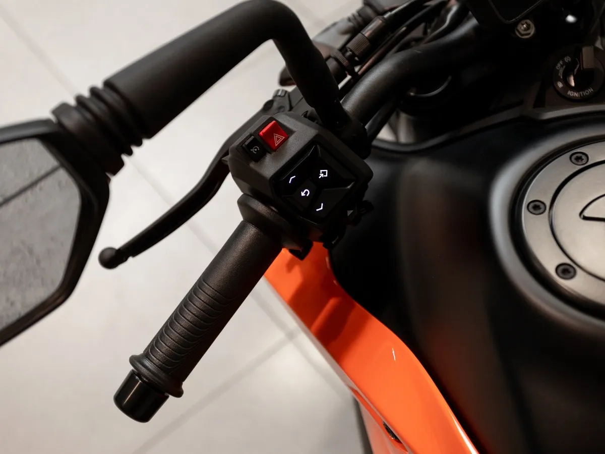 KTM 790 Duke 799 см³ (95 л.с.) 799 Оранжевый в АВИЛОН. Слайд №11 KTM 790 Duke 799 см³ (95 л.с.) 799 Оранжевый в АВИЛОН. Слайд №11
