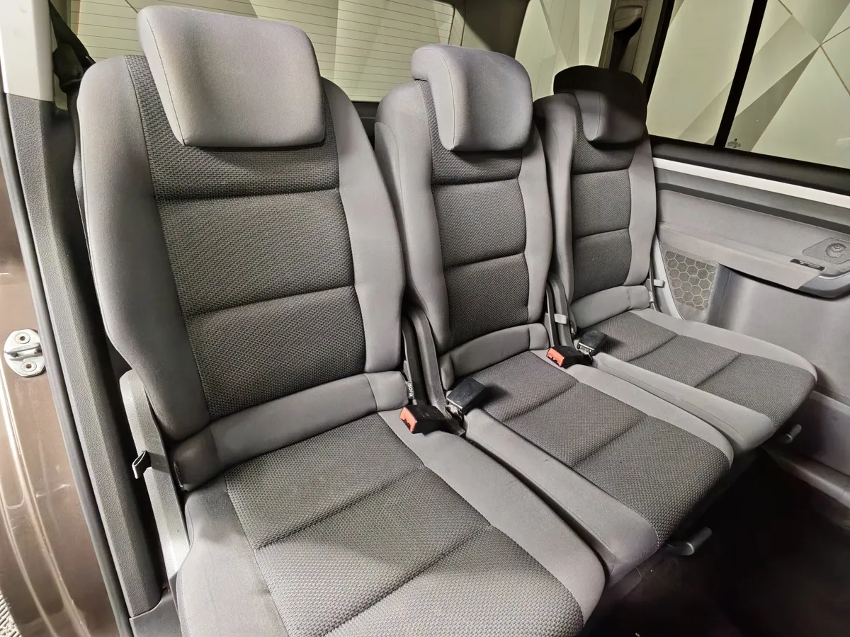 Volkswagen Touran 1.4 TSI DSG (140 л.с.) Trendline Коричневый в АВИЛОН. Слайд №17