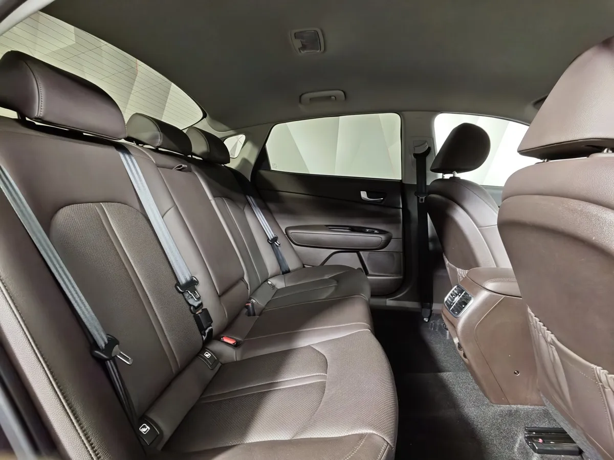 Kia Optima 2.4 GDI AT (188 л.с.) Luxe Коричневый в АВИЛОН. Слайд №15