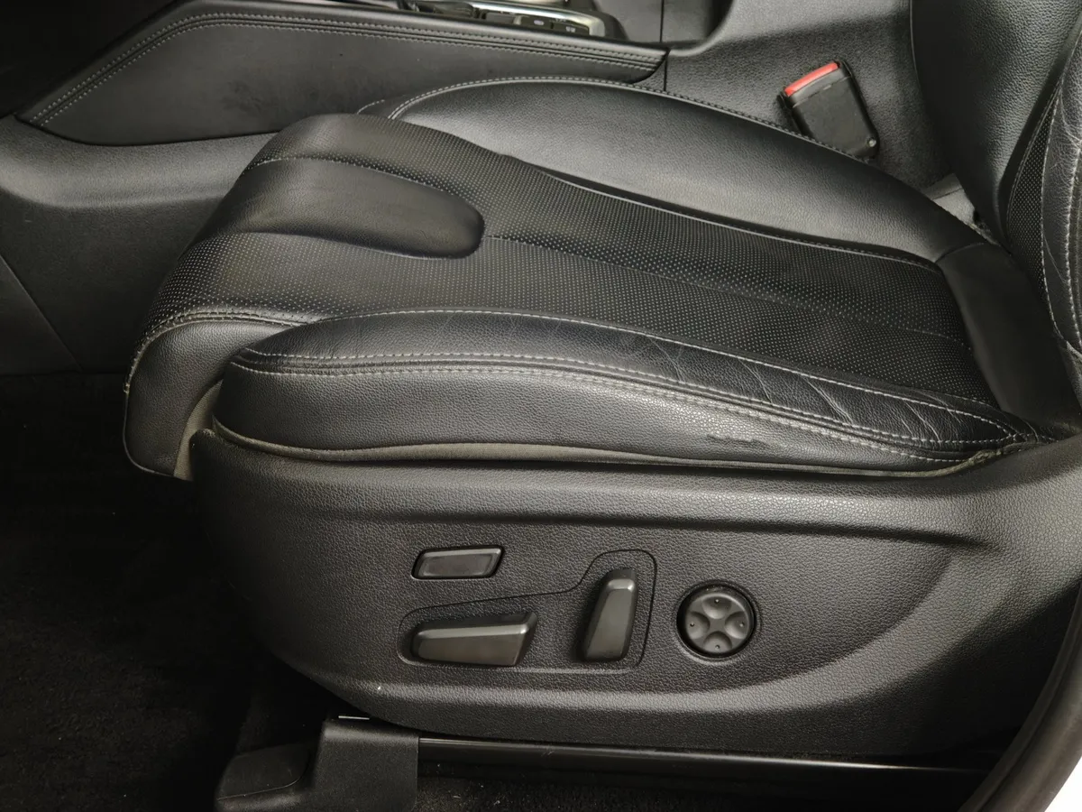 Hyundai Santa Fe 2.4 (188 л.с.) - 6AT Premier Белый в АВИЛОН. Слайд №25