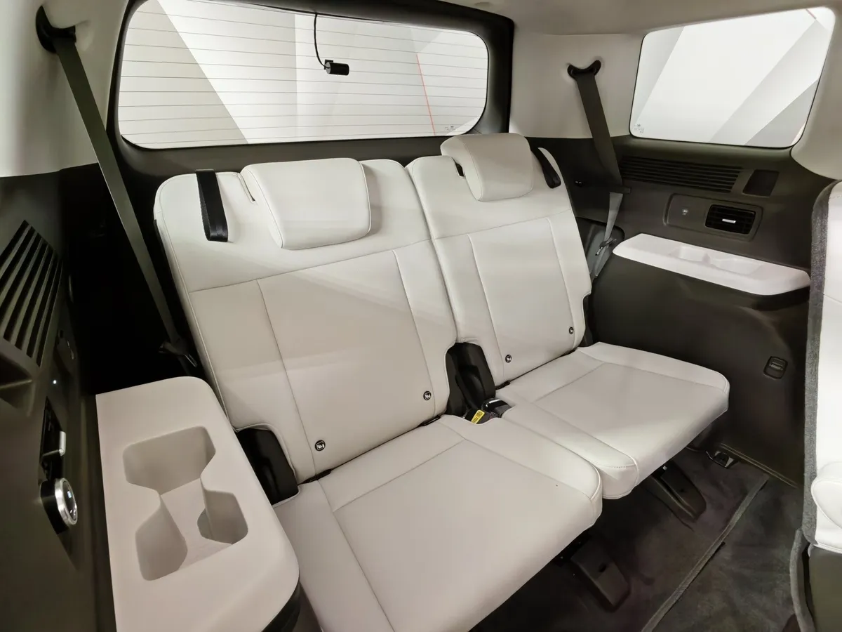 Hyundai Santa Fe 2.5 AT 4WD 6 seats (194 л.с.) Calligraphy Белый в АВИЛОН. Слайд №24