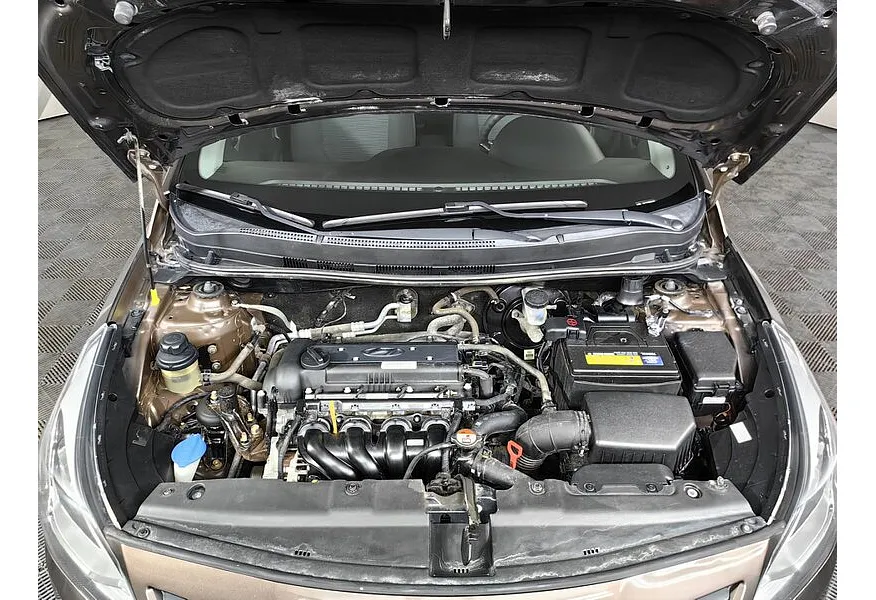 Hyundai Solaris 1.4 AT (107 л.с.) Comfort Коричневый в АВИЛОН. Слайд №11