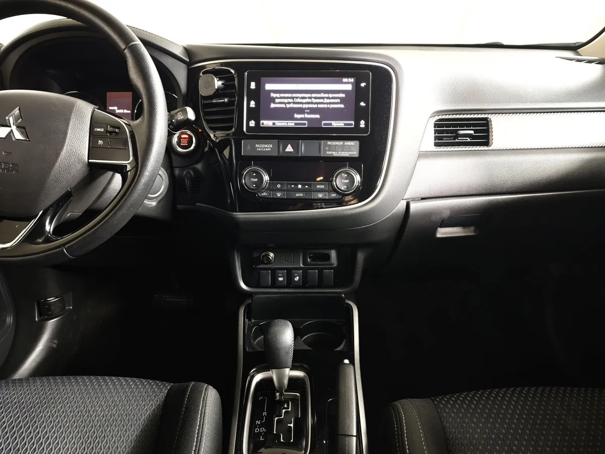 Mitsubishi Outlander 2.0 CVT 4WD (146 л.с.) Черный в АВИЛОН. Слайд №15