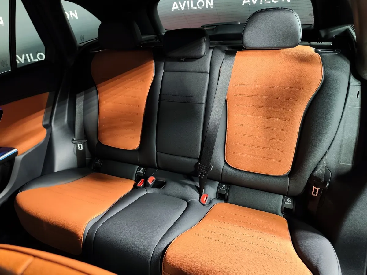 Mercedes-Benz GLC 300 4MATIC 9G-TRONIC (258 л.с.) Черный в АВИЛОН. Слайд №13
