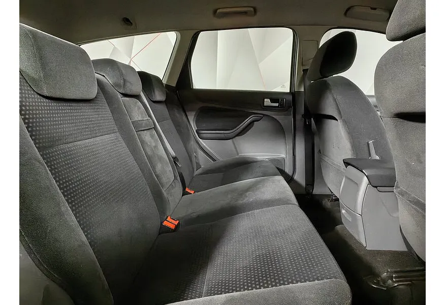 Ford Focus 1.6 AT (101 л.с.) Ghia Серебристый в АВИЛОН. Слайд №15