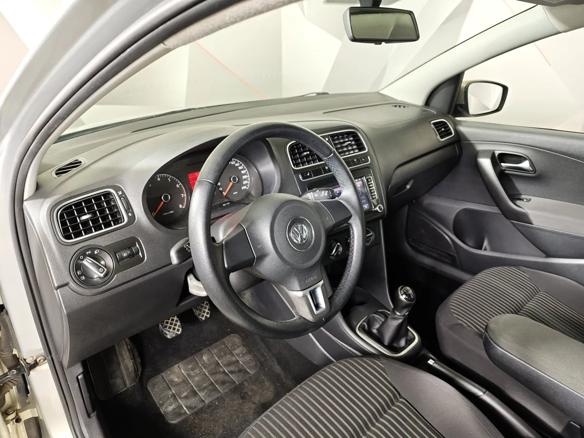 Volkswagen Polo 1.6 MT (105 л.с.) Comfortline Серебристый в АВИЛОН. Слайд №16