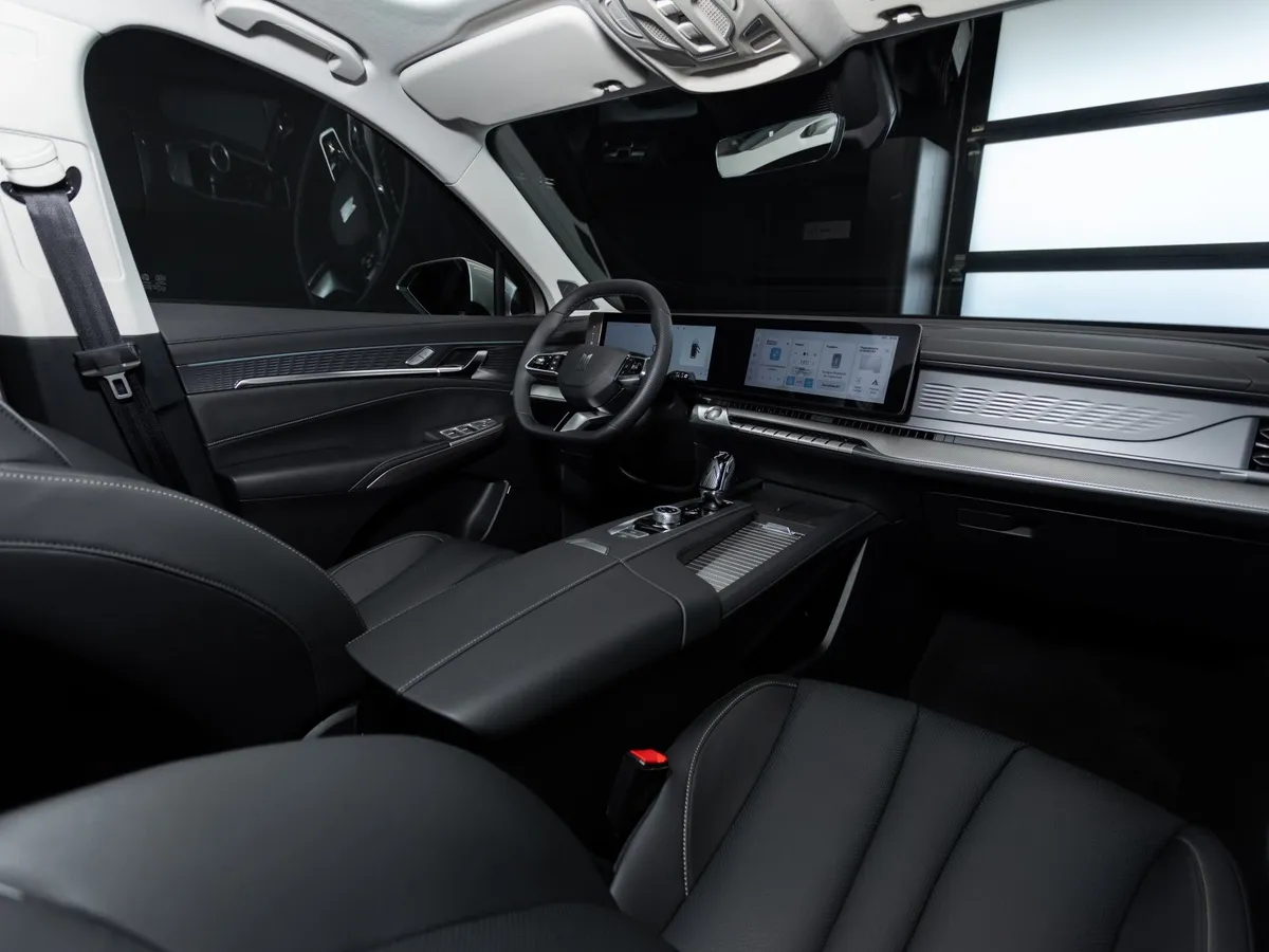 Москвич М90 2.0 ATT 4WD (200 л.с.) Ультимейт Серебристый в АВИЛОН. Слайд №13