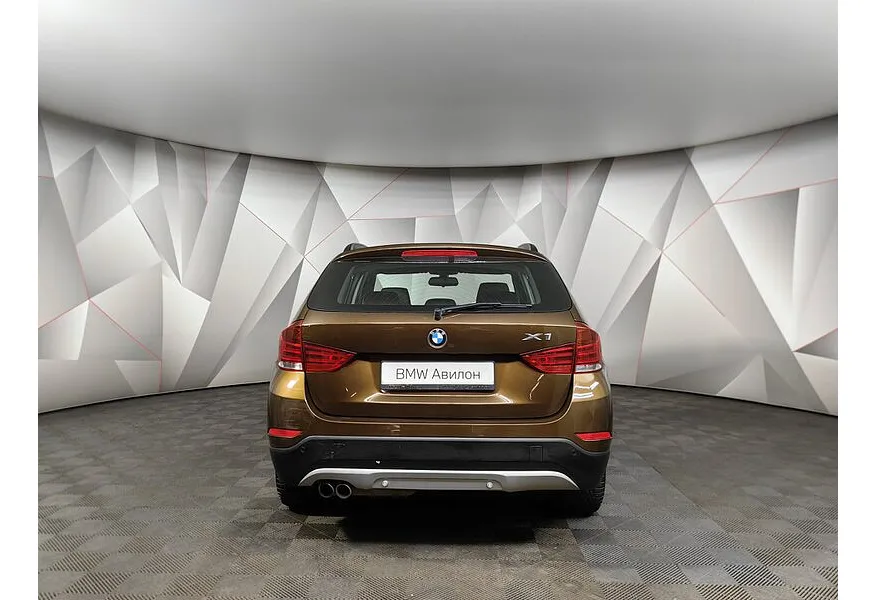 BMW X1 xDrive20i AT (184 л.с.) Базовая. Локальная сборка Коричневый в АВИЛОН. Слайд №5