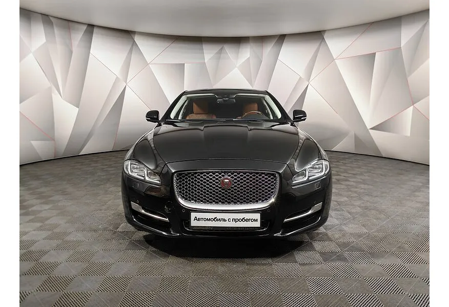 Jaguar XJ 3.0 AT AWD LWB (340 л.с.) Luxury Черный в АВИЛОН. Слайд №7