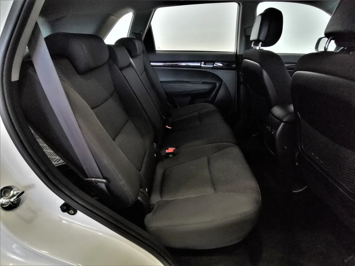 Kia Sorento 2.4 AT 4WD (175 л.с.) Comfort Белый в АВИЛОН. Слайд №14