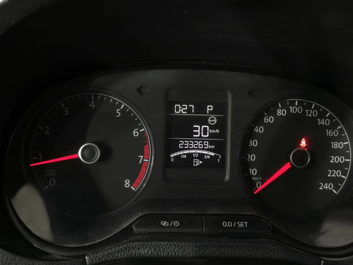 Volkswagen Polo 1.6 MPI AT (110 л.с.) Trendline Серый в АВИЛОН. Слайд №17