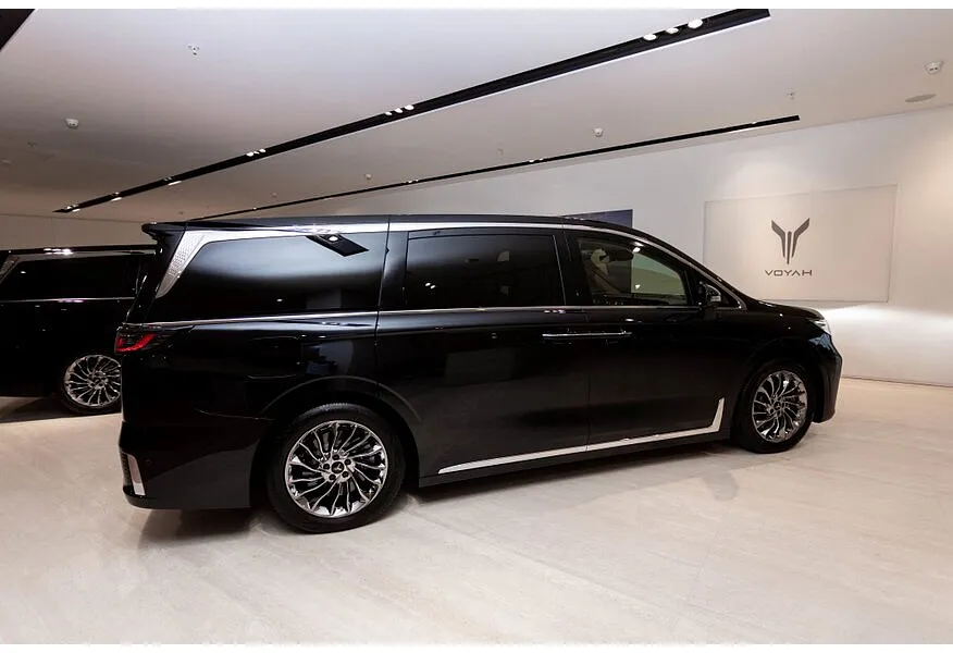 LIVE. Слайд №3