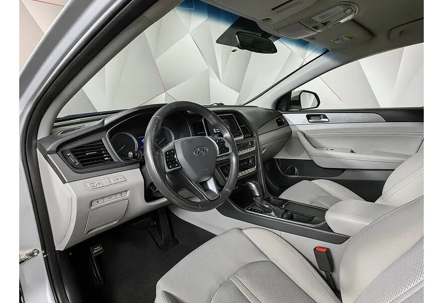 Hyundai Sonata 2.0 MPi AT (150 л.с.) Comfort Серебристый в АВИЛОН. Слайд №10