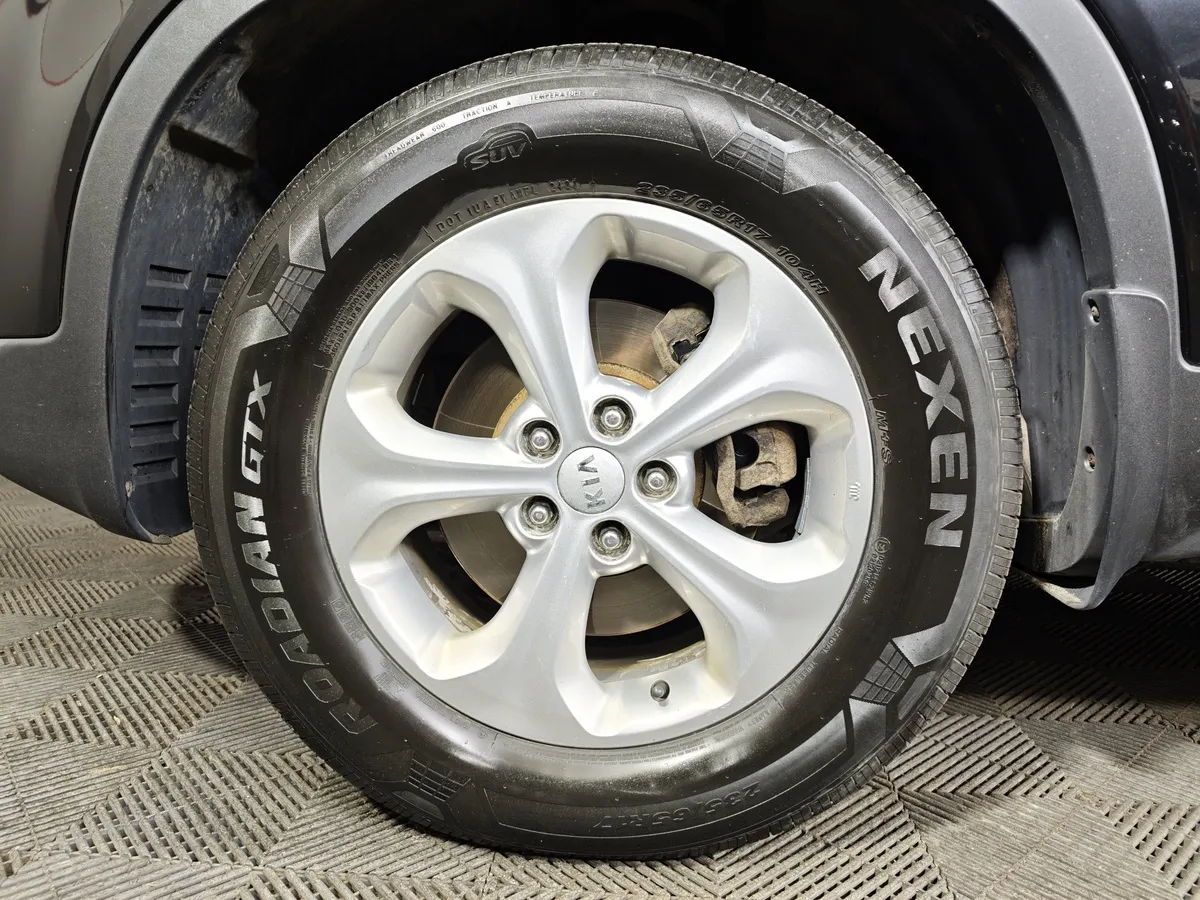 Kia Sorento 2.4 AT 4WD (175 л.с.) Черный в АВИЛОН. Слайд №9