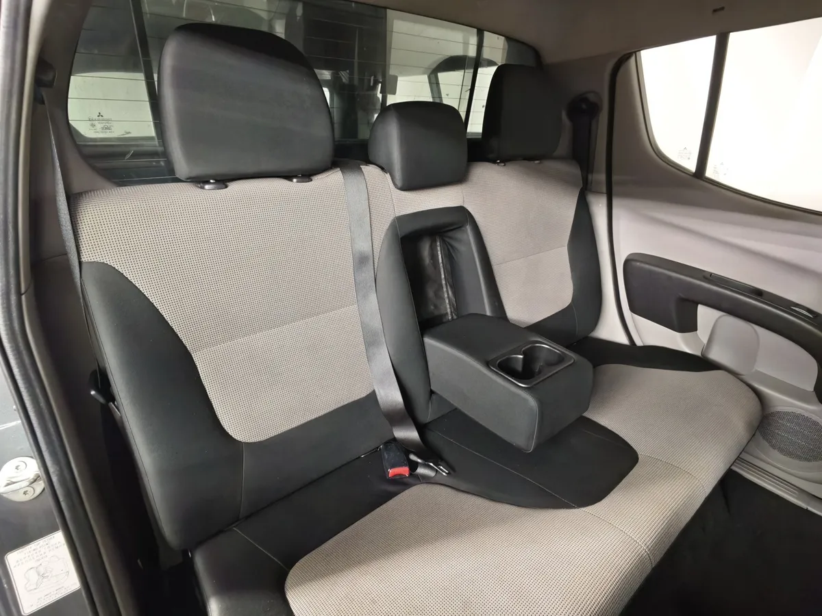 Mitsubishi L200 2.5 DI-D MT 4WD (136 л.с.) Серый в АВИЛОН. Слайд №14