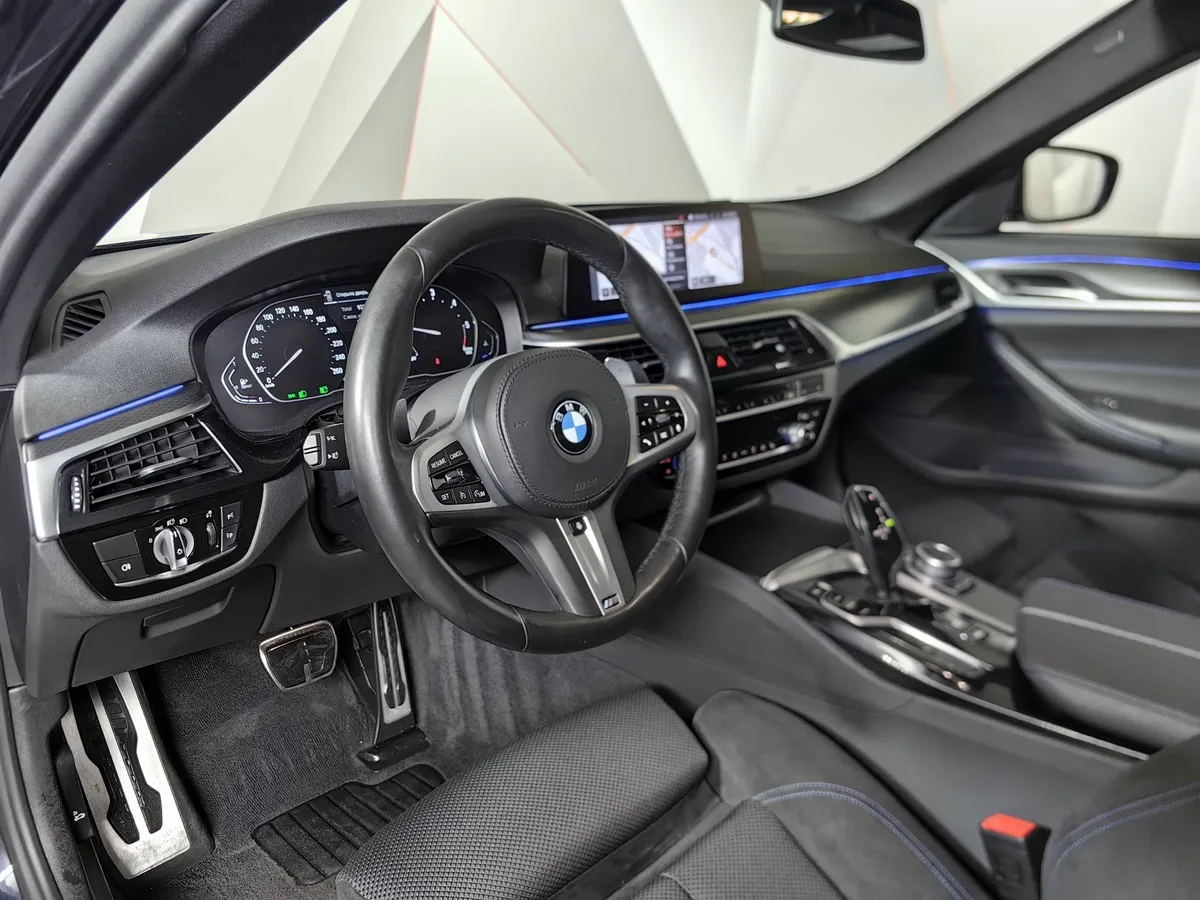 BMW 5 серия 520d xDrive Steptronic (190 л.с.) M Sport Черный в АВИЛОН. Слайд №12