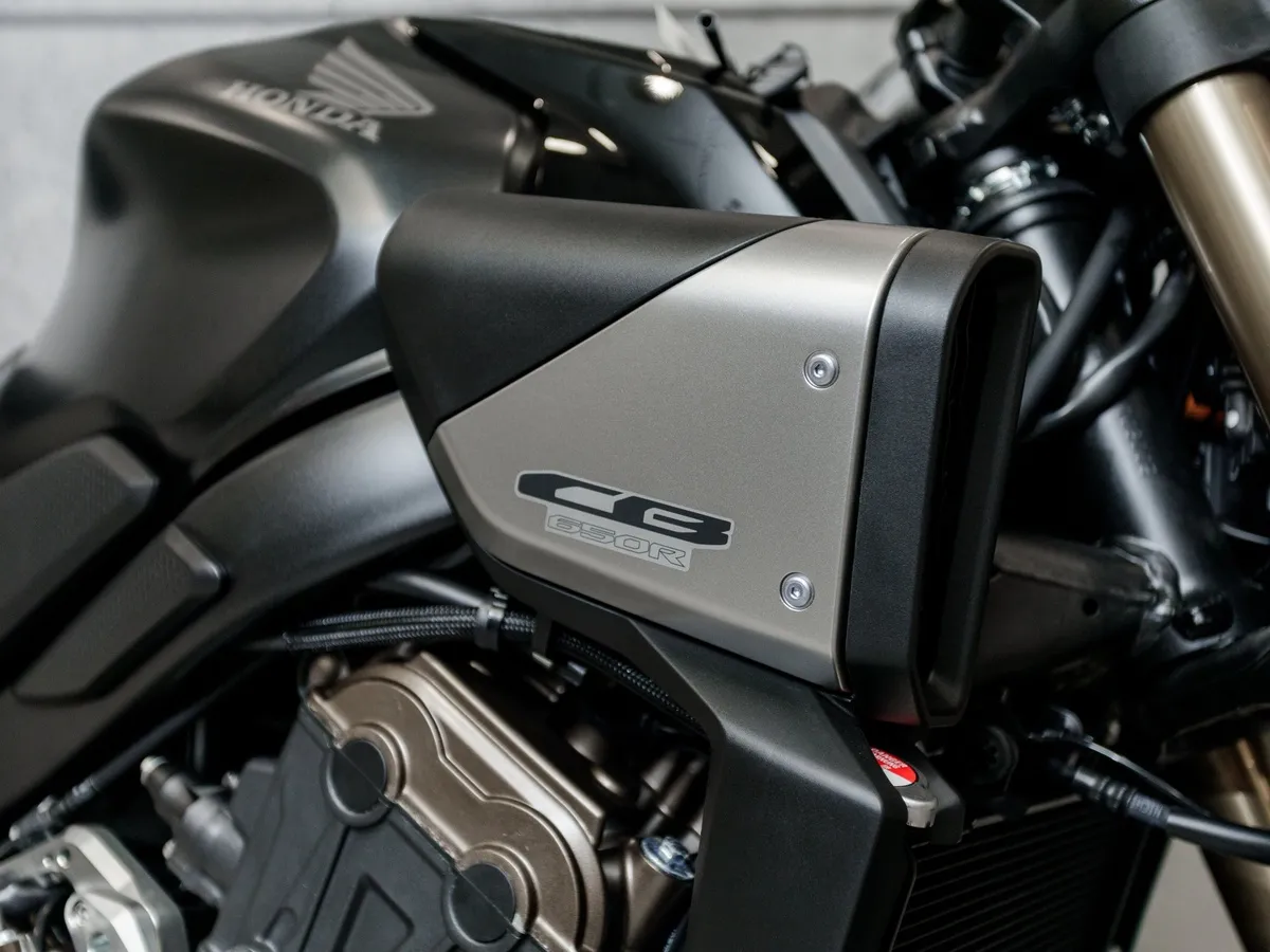 Honda CB650R CB650RA 649 см³ (95) 648 Черный в АВИЛОН. Слайд №8