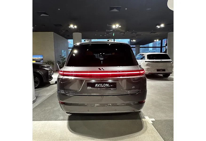 Li Auto L9 1.5 AT 4WD (449 л.с.) Max Серый в АВИЛОН. Слайд №4