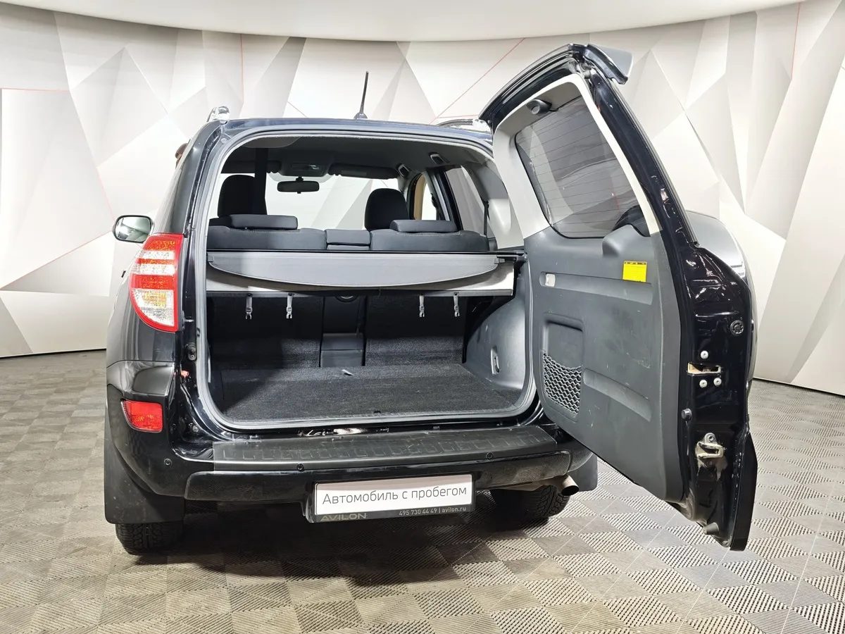 Toyota RAV4 2.0i CVT AWD (171 л.с.) Fashion Plus Черный в АВИЛОН. Слайд №12