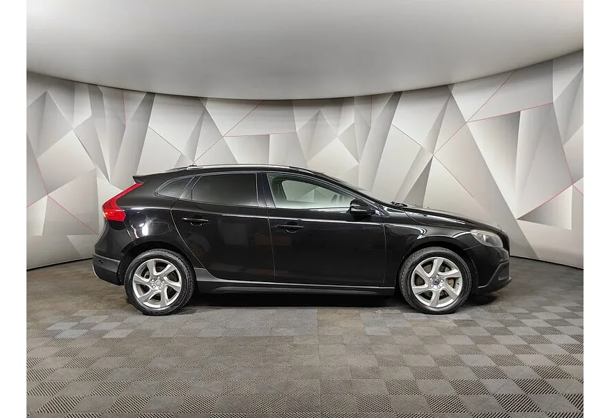Volvo V40 1.5 T3 Drive-E Geartronic (152 л.с.) Kinetic Черный в АВИЛОН. Слайд №6