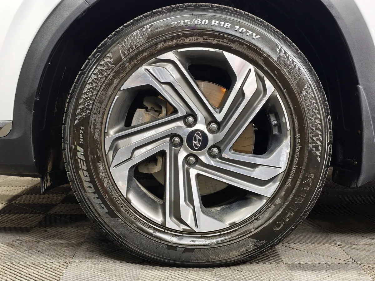 Hyundai Santa Fe 2.5 AWD 6AT (7 мест) (180 л.с.)   Prestige + Smart Sense Белый в АВИЛОН. Слайд №9