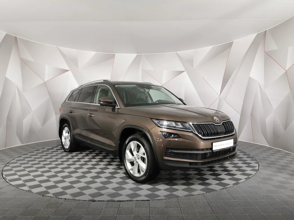 Skoda Kodiaq 2.0 TSI DSG 4X4 (180 л.с.) Коричневый в АВИЛОН. Слайд №3
