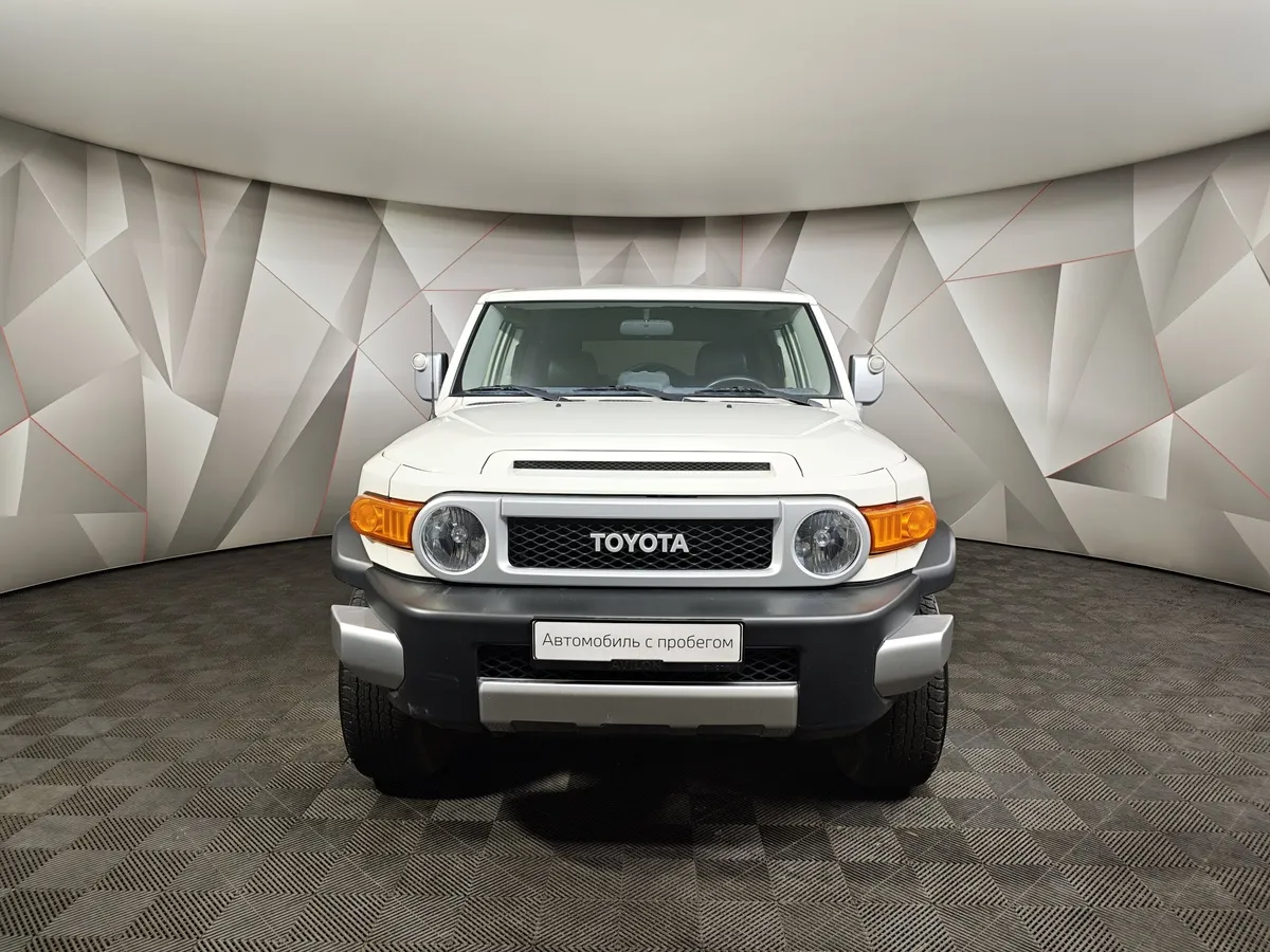 Toyota FJ Cruiser 4.0 AT 4WD (276 л.с.) Белый в АВИЛОН. Слайд №7