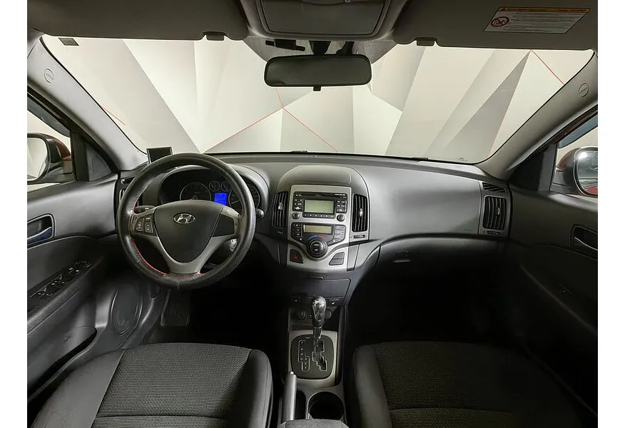 Hyundai i30 1.6 AT (126 л.с.) Красный в АВИЛОН. Слайд №14