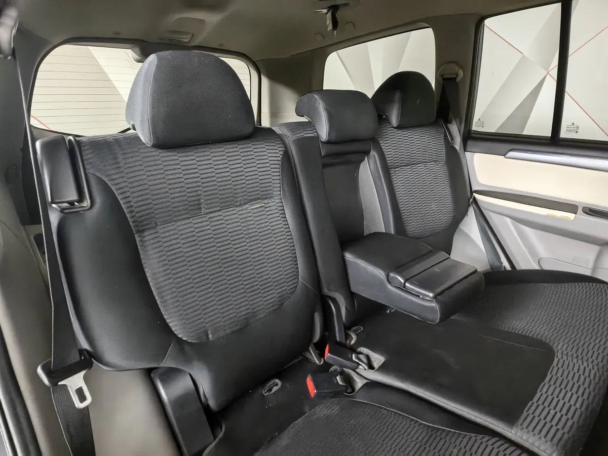 Mitsubishi Pajero Sport 2.5 DI-D AT AWD (178 л.с.) Серый в АВИЛОН. Слайд №15