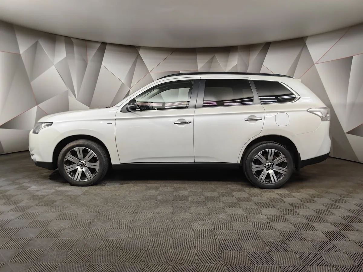 Mitsubishi Outlander 3.0 AT 4WD (230 л.с.) Белый в АВИЛОН. Слайд №5