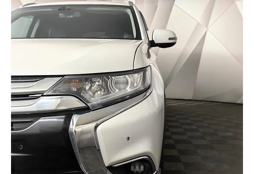 Mitsubishi Outlander 2.4 CVT 4WD (167 л.с.) Белый в АВИЛОН. Слайд №10