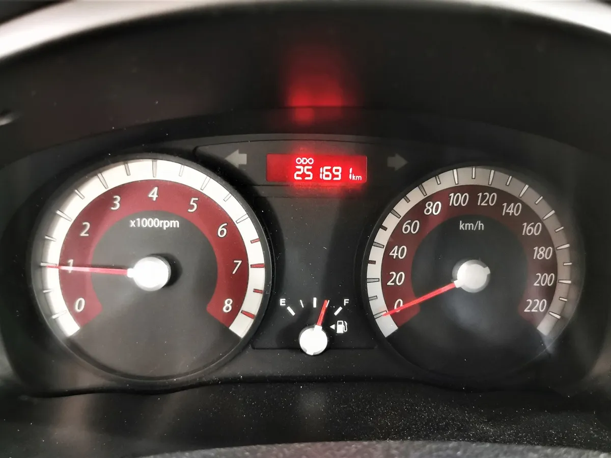 Kia Rio 1.4 MT (97 л.с.) Оранжевый в АВИЛОН. Слайд №17
