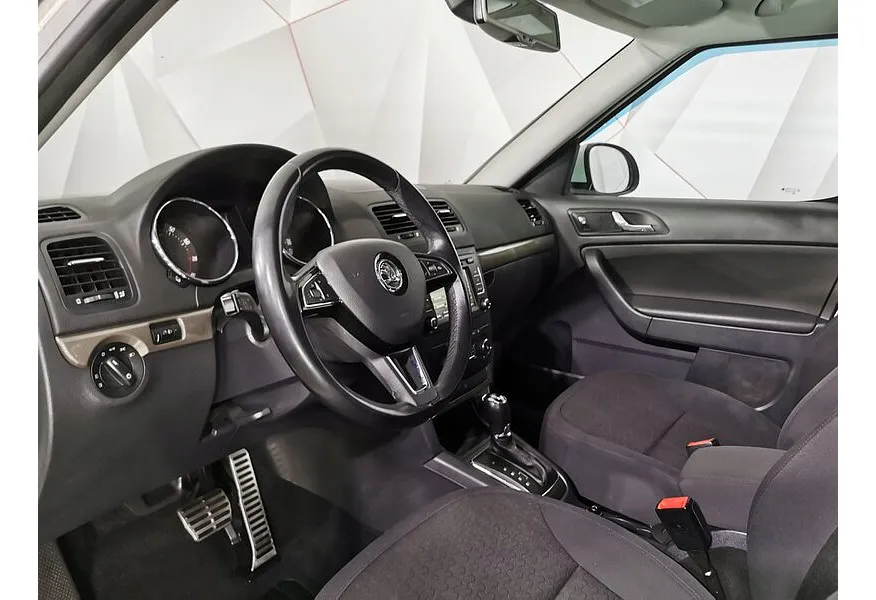 Skoda Yeti 1.8 TSI 4x4 DSG (152 л.с.) Белый в АВИЛОН. Слайд №19