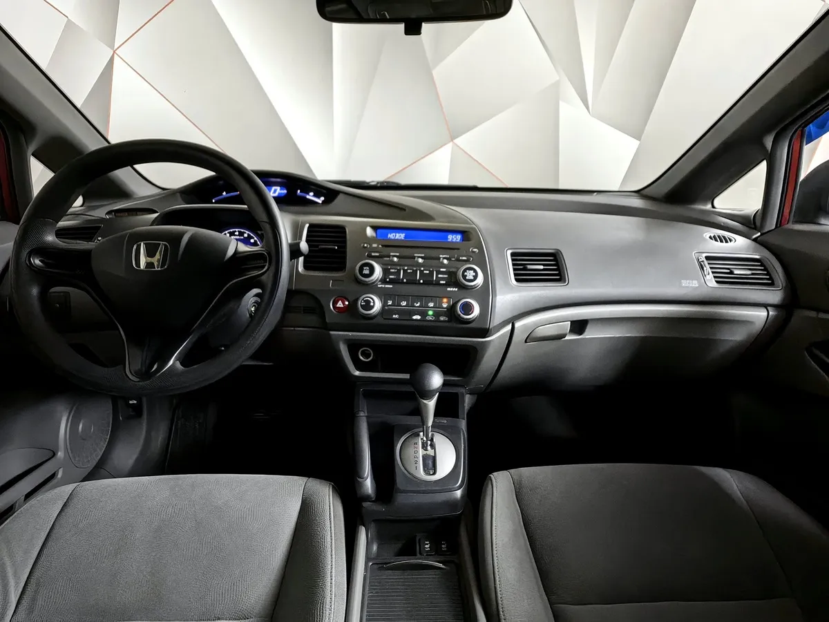 Honda Civic 1.8 AT (140 л.с.) Красный в АВИЛОН. Слайд №13