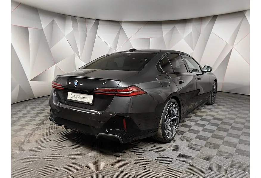 BMW 5 серия 520d xDrive AT (197 л.с.) Черный в АВИЛОН. Слайд №2