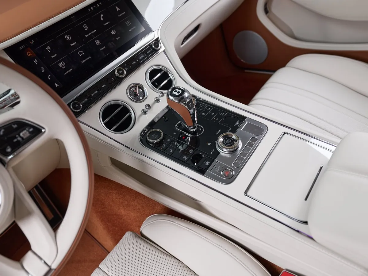 Bentley Continental GT 4.0h 8DCT 4WD (782 л.с.) Белый в АВИЛОН. Слайд №8