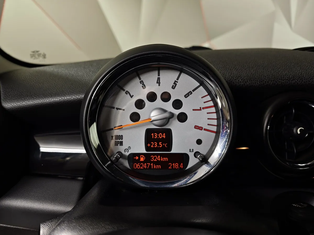 MINI Hatch 1.6 AT (122 л.с.) Желтый в АВИЛОН. Слайд №13