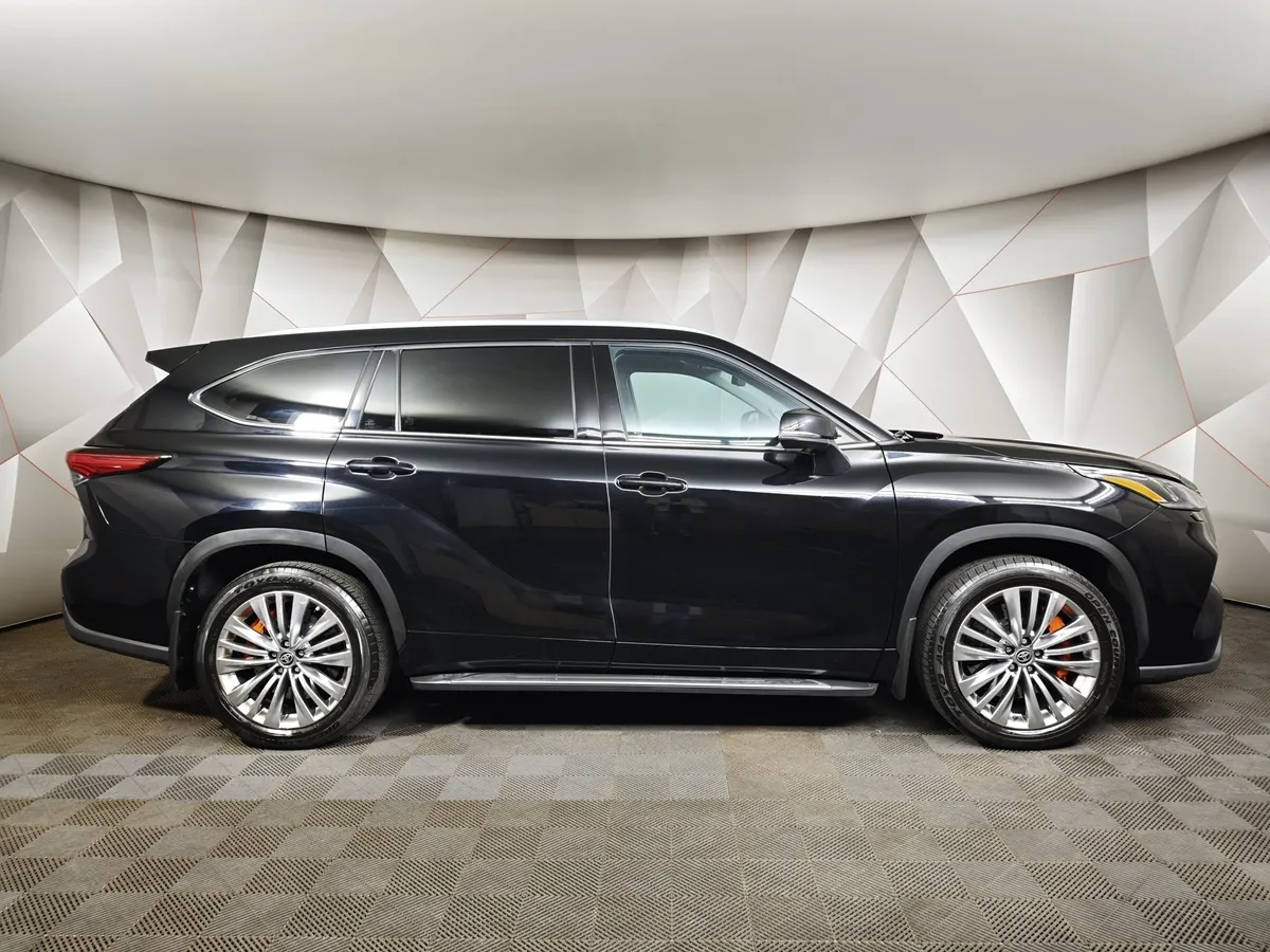 Toyota Highlander 2.4T AT 4WD (269 л.с.) Черный в АВИЛОН. Слайд №6