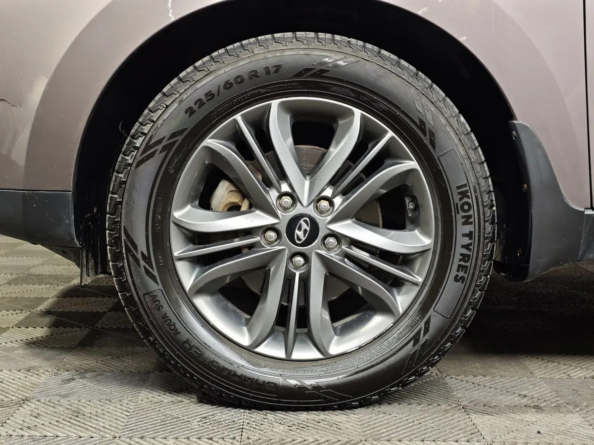 Hyundai ix35 2.0 AT 4WD (150 л.с.) Travel Коричневый в АВИЛОН. Слайд №9